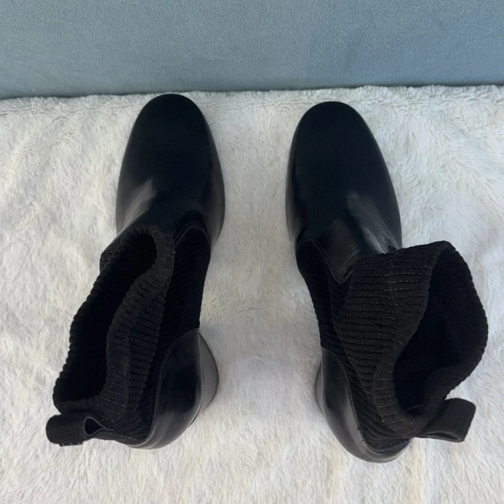 EUC Tory Burch Black Heeled Boots Sleek Design Sz 9.5 Women Leather Sock Bootie
